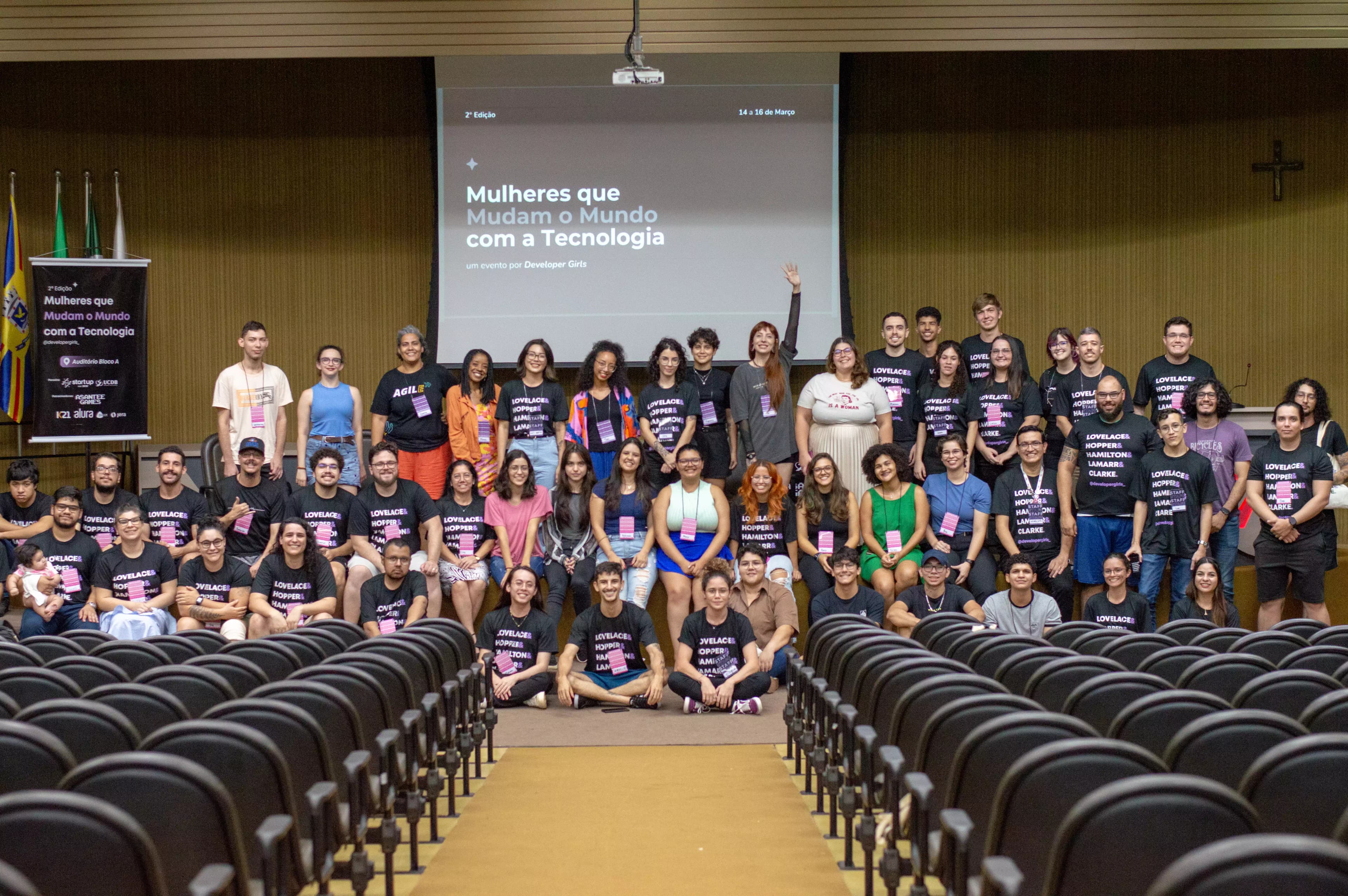 Imagem 1 do carrossel mostrando mulheres na tecnologia