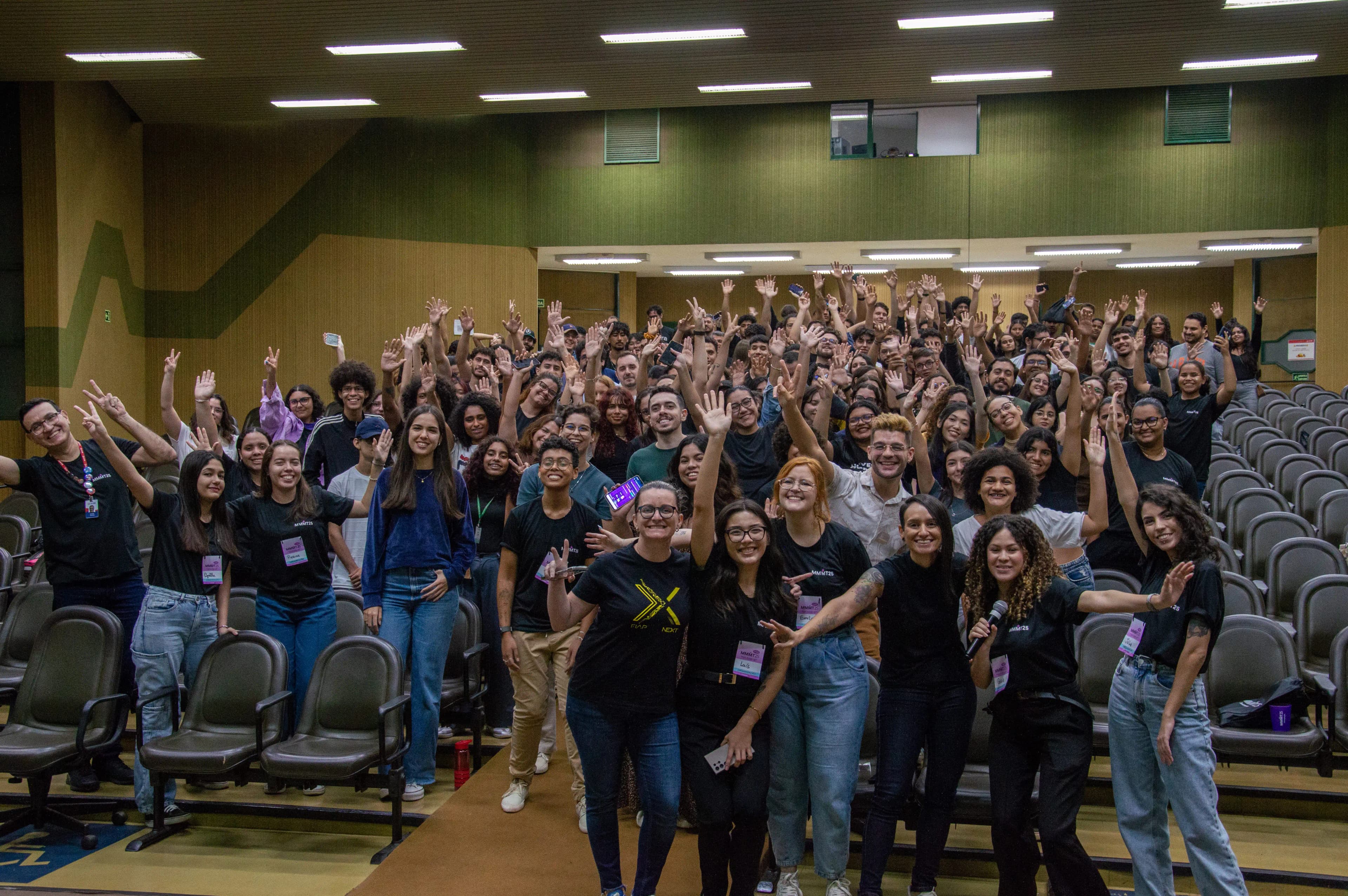 Imagem 2 do carrossel mostrando mulheres na tecnologia